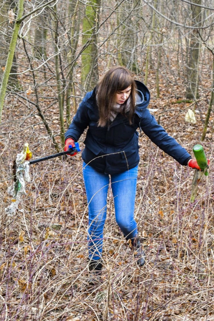 Sprzątanie śmieci na Osobowicach - Fundacja OnWater.pl