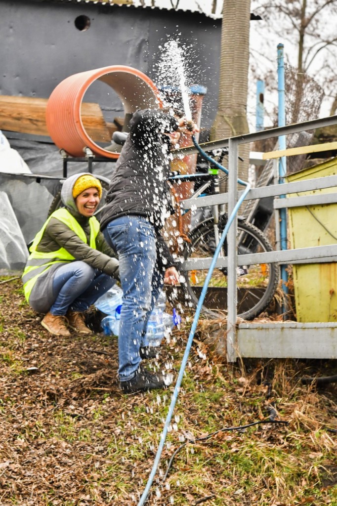 Sprzątanie śmieci na Osobowicach - Fundacja OnWater.pl